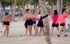 Công an vào cuộc xác minh clip nhóm du khách nữ cởi áo trên bãi biển