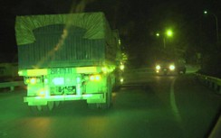 Mục sở thị "binh đoàn" xe chở than quá tải từ cửa khẩu La Lay về Huế