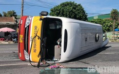 Xe đầu kéo tông xe buýt ở Hà Tĩnh, nhiều hành khách nhập viện cấp cứu