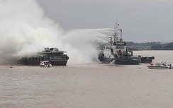 Nghẹt thở diễn tập cảnh cứu tàu chở container bị cháy tại Tân Cảng Cát Lái