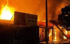 Quán cà phê bốc cháy làm 4 căn nhà tạm ở Lĩnh Nam bị thiêu rụi trong đêm