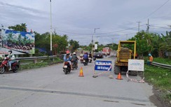 Khắc phục hư hỏng trên đường Nguyễn Văn Cừ sau phản ánh của Báo Giao thông