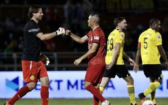 Công Vinh ghi bàn, đội ngôi sao Việt Nam vẫn thua đậm huyền thoại Dortmund