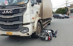 Xe tải kéo lê xe máy 10m, nữ sinh tử vong thương tâm