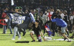 Hiện trường vụ giẫm đạp kinh hoàng trên sân vận động Indonesia
