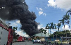Cận cảnh vụ cháy lớn công ty in ở Hải Phòng khiến 2 công nhân bị bỏng