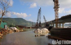 Cầu vượt hồ lớn nhất trên cao tốc Bắc - Nam ngập nước: Thiệt hại ra sao?