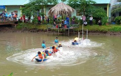 Môn thể thao thi đấu dưới nước tuy lạ mà quen ở Mũi Cà Mau