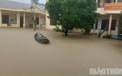 Mưa xối xả khiến gần 2.000 nhà dân ở Quảng Ngãi chìm trong nước lũ