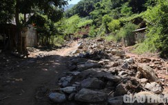 Nghệ An: Nhiều tuyến đường biến dạng sau mưa lũ