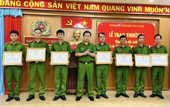 "Thưởng nóng" cán bộ chiến sỹ bắt giữ đối tượng nã súng vào quán cà phê