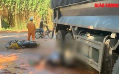 Video TNGT ngày 24/10: Hai người đi xe máy bị xe ben cán tử vong tại chỗ