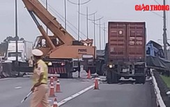 Video TNGT 25/10: Tai nạn trên cao tốc TP.HCM-Trung Lương, 3 người mắc kẹt