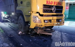 Xe tải chở dăm gỗ Hào Hưng tông nát xe máy, 1 học sinh nguy kịch