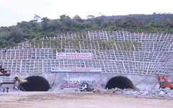 Ngày đêm hối hả khoan núi, thông hầm trên tuyến cao tốc Cam Lâm - Vĩnh Hảo