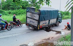 Xe tải văng bánh trên QL Nam Sông Hậu, người đi đường hú vía
