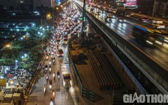 Video: Cận cảnh lô cốt trên đường Nguyễn Xiển gây ùn tắc nghiêm trọng
