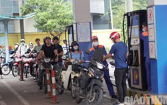 Hà Nội: Tình trạng xếp hàng đổ xăng đã “hạ nhiệt”