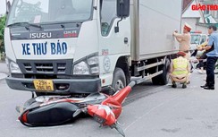 Video TNGT 15/11: Một cụ ông tử vong sau va chạm giữa xe máy và xe tải