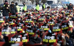 Hàn Quốc: Tổn thất hơn 2 tỷ USD, 100 trạm cạn xăng vì lái xe tải đình công
