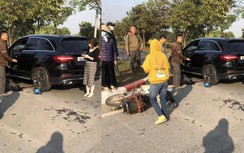Hà Nội: Va chạm với ô tô Mercedes, người phụ nữ đi xe máy tử vong