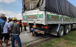 Quảng Nam: Xe máy đâm đuôi xe tải đỗ bên đường, một người tử vong tại chỗ
