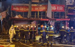 Cửa hàng xe máy Hà Nội bốc cháy, phát nổ, nhiều người bị thương