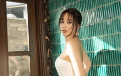 Hoa hậu Mai Phương Thúy khoe đường cong gợi cảm trong phòng tắm