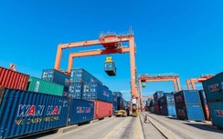 Hàng container qua cảng biển tăng mạnh