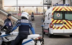 Tấn công bằng dao tại ga tàu điện ngầm sầm uất ở Paris