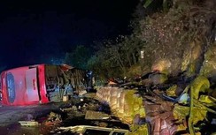 Danh tính nạn nhân trong vụ xe khách đâm vách núi đổ đè 3 xe máy ở Hòa Bình