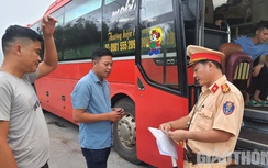 CSGT Quảng Ngãi túc trực 24/24 giờ đảm bảo an toàn những chuyến xe ngày Tết