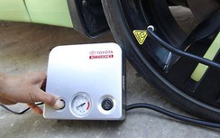Bơm điện - vật dụng cứu nguy cho xe xịt lốp ngày Tết
