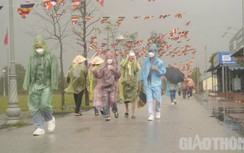 Mưa rét, hàng nghìn du khách vẫn đến chùa Hương Tích vãn cảnh