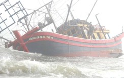 Tàu cá Quảng Nam gặp nạn ở Quảng Trị: Có khả năng phải lấy máy, bỏ tàu