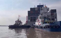 Cận cảnh di dời tàu Wanhai 288 bị đâm va trên sông Lòng Tàu về cảng Cát Lái