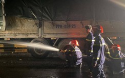 Gia Lai: Tai nạn liên hoàn, 3 xe tải bốc cháy dữ dội