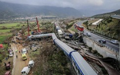 Tai nạn tàu ở Hy Lạp: Bộ trưởng Giao thông bật khóc, đệ đơn từ chức