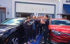 Khách hàng Mỹ háo hức nhận bàn giao xe VinFast VF 8
