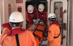 Cứu hơn 100 người gặp nạn trên biển