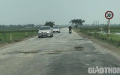 Biển báo giao thông vừa thay trên đường nối Hà Tĩnh-Nghệ An lại bị tẩy xoá