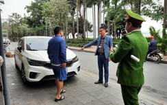Dẹp loạn vỉa hè ở Hà Nội: Tài xế ô tô nháo nhào tháo chạy khi thấy công an