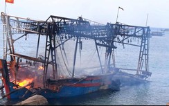 Tàu cá chở 10.000 lít dầu bất ngờ bốc cháy dữ dội ở vùng biển Phú Quốc
