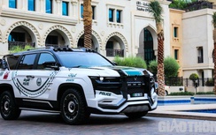 Video: Choáng ngợp với trang bị siêu hiện đại trên xe cảnh sát Dubai