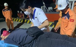 Một thuyền viên Philippines thoát nạn trong đêm trên biển Khánh Hòa