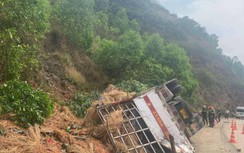 Lật xe tải chở dưa ở Phú Yên: 4 người tử vong, nhiều người bị thương