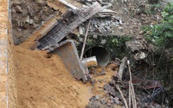 Quảng Ninh: Sạt bờ kè công trình đang xây dựng, 2 người thương vong