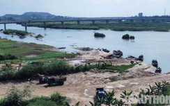 Quảng Ngãi: Cát tặc công khai “móc ruột” sông Trà Khúc