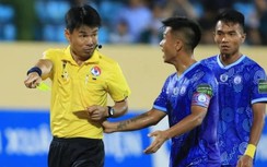 Trọng tài thổi phạt đền tưởng tượng tại vòng 5 V-League nhận án phạt