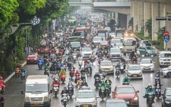 Ô tô, xe máy "chen" nhau trên đường Nguyễn Trãi bất chấp quy định tách làn